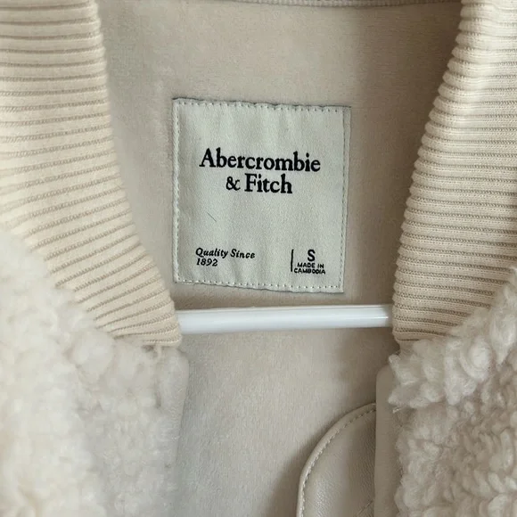 Abercrombie NWOT S Oversized Sherpa Bomber Jacket - Picture 4 of 4